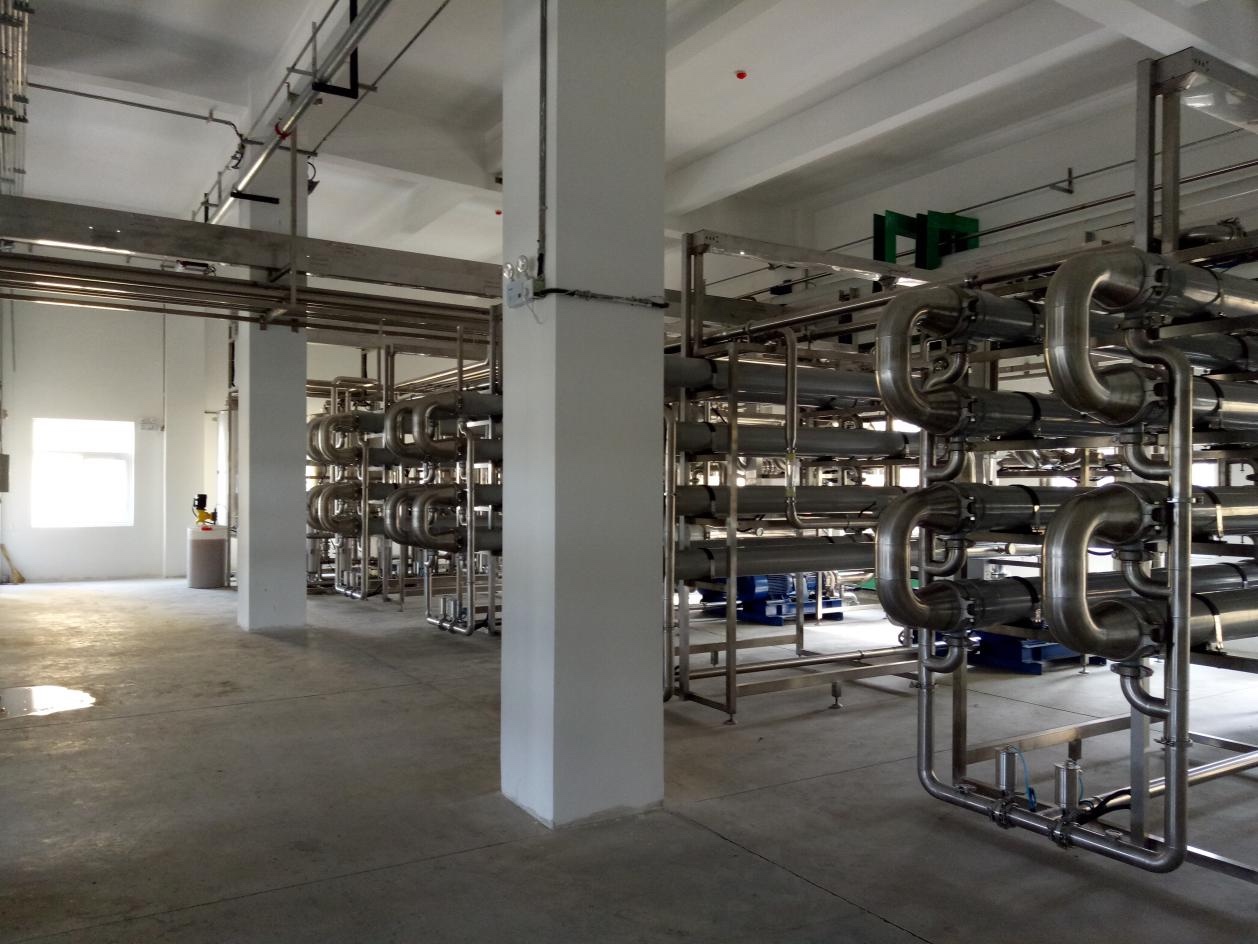 Installed continuous membrane separation system for allulose isomerization liquor