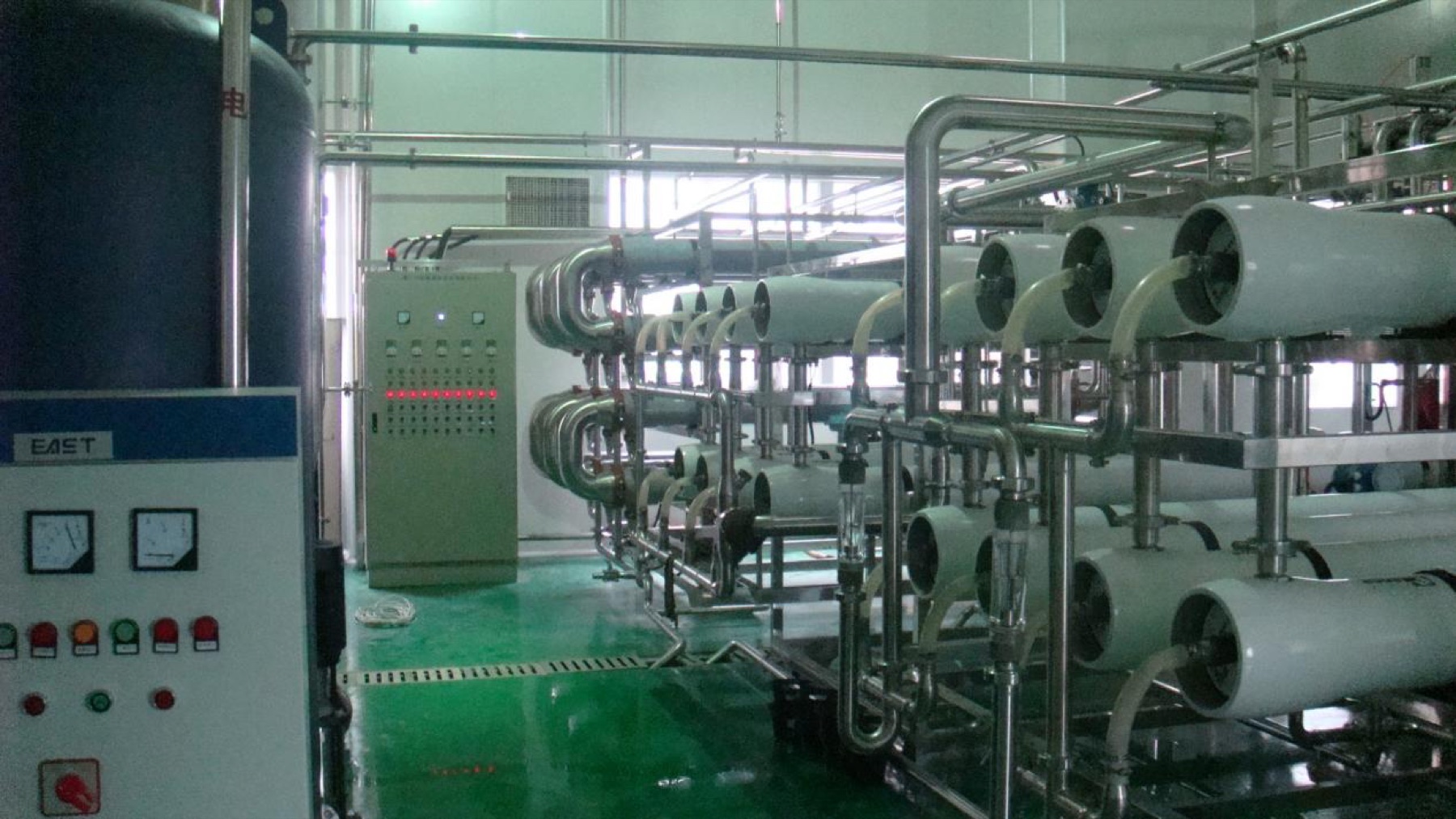 Installed Plum continuous membrane separation system for botanical extracts