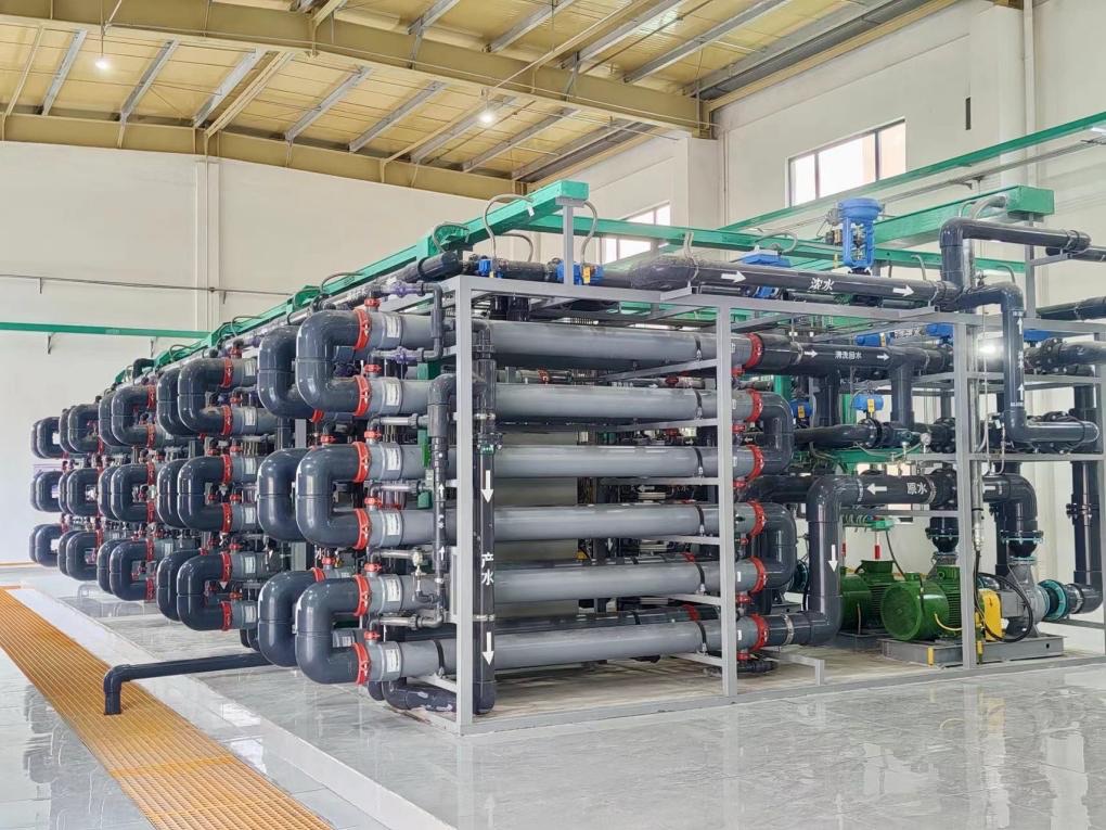 Installed Plum PEK tubular membrane pretreatment and solids-separation system