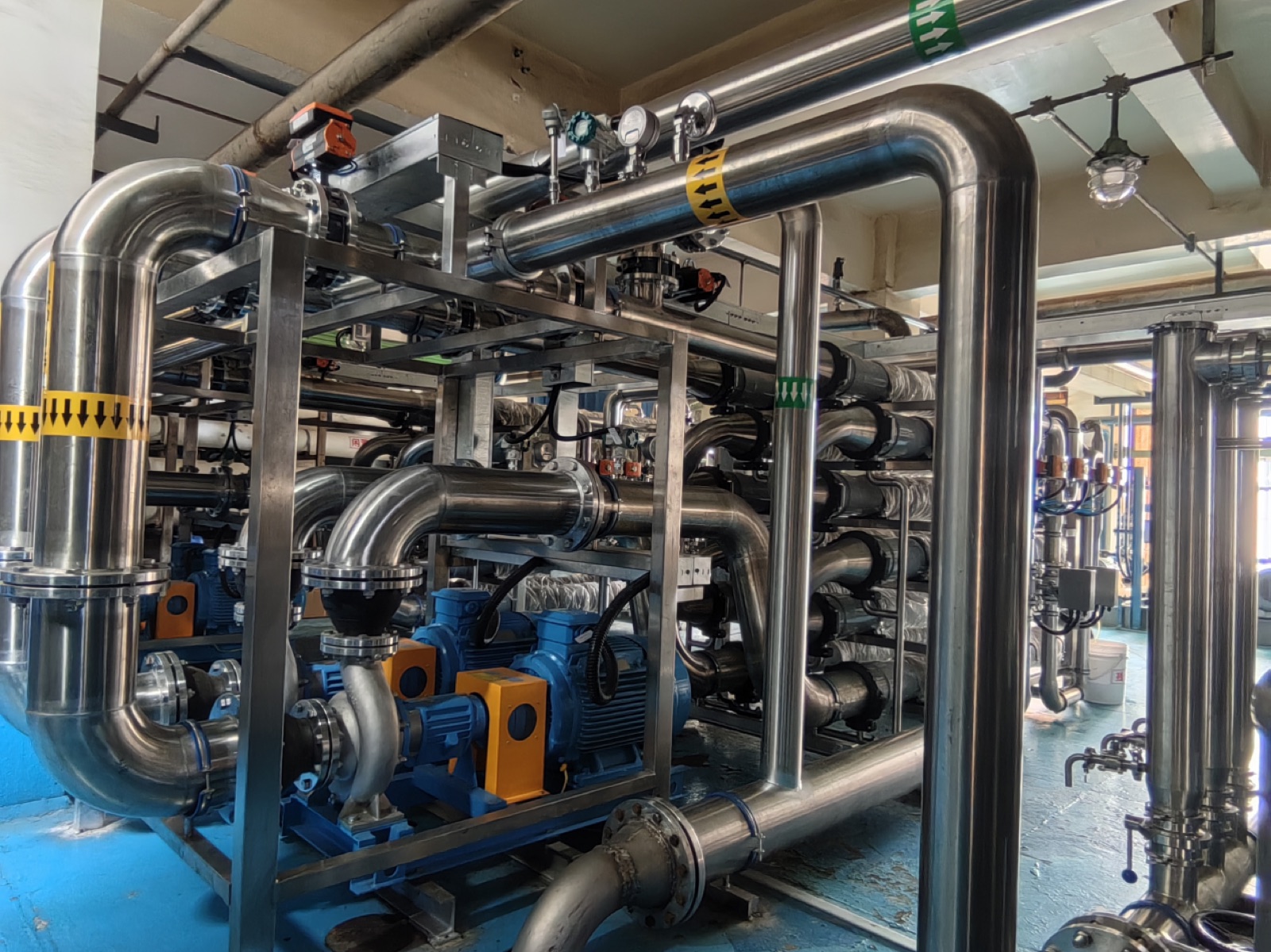 Installed fermentation-broth tubular membrane cross-flow clarification system