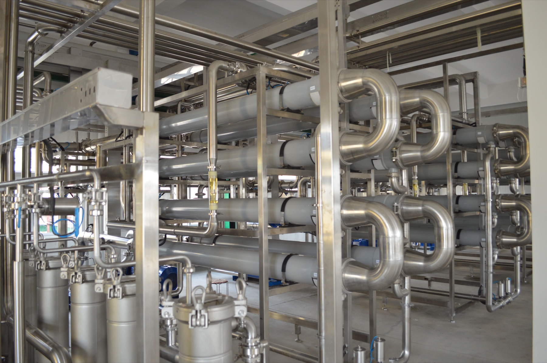 Detail of a tubular membrane cross-flow clarification system for fermentation broth and hydrolysate