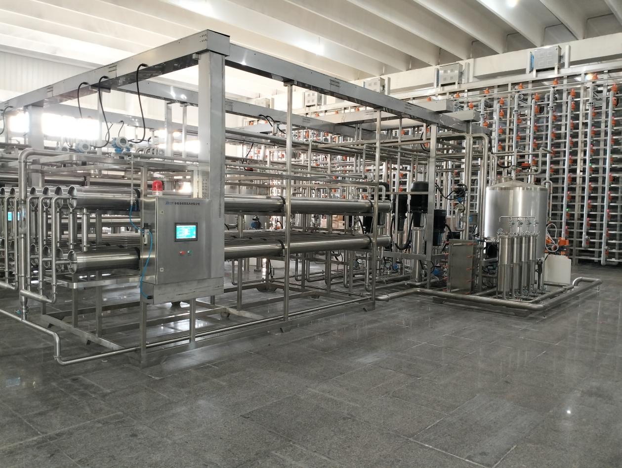 Installed membrane system for process-fluid separation