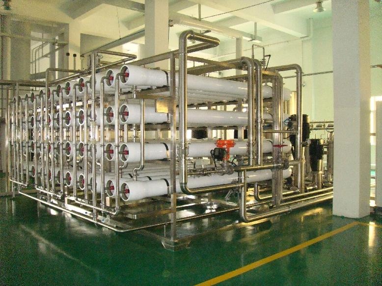 Installed industrial membrane-concentration system for a lactic-acid process stream