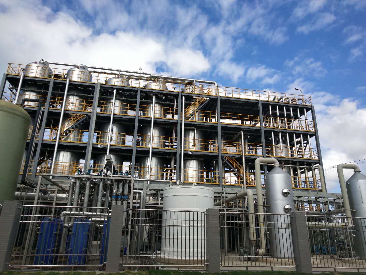 Installed ammonia-stripping and ammonia-absorption system for aged landfill leachate