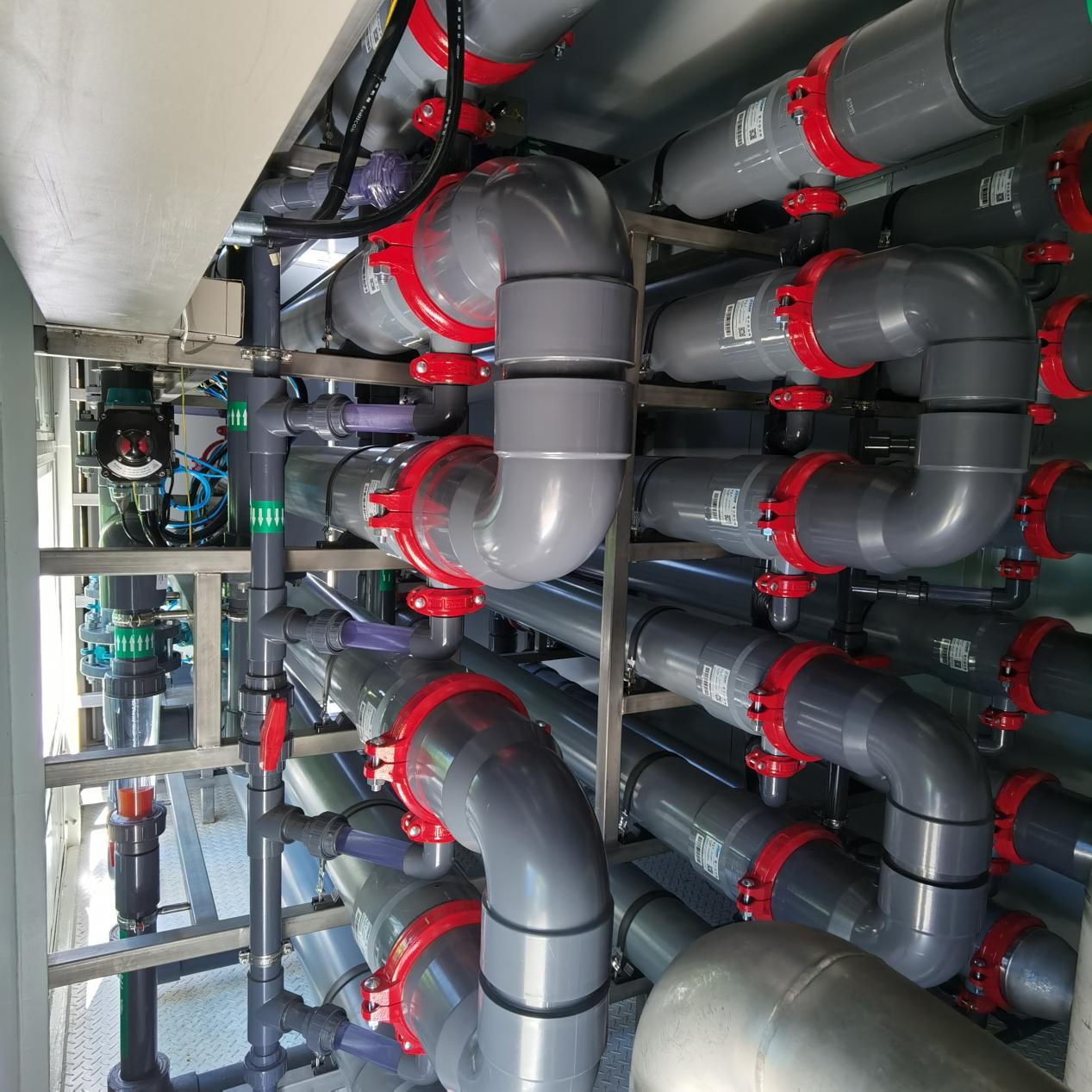 Installed PEK tubular membrane oil-removal system for oilfield produced water