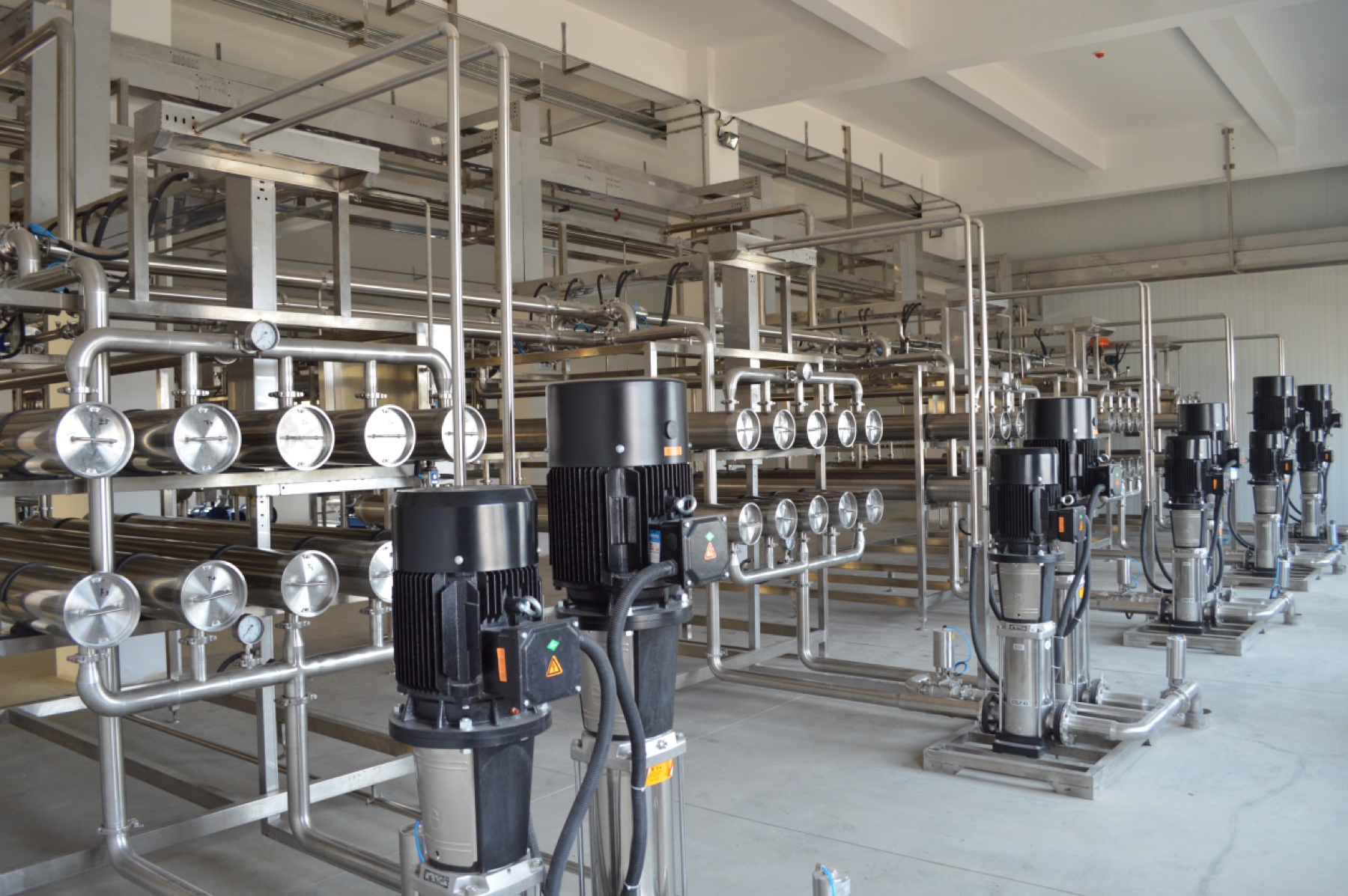 Installed continuous membrane clarification system for fermentation broth and hydrolysate