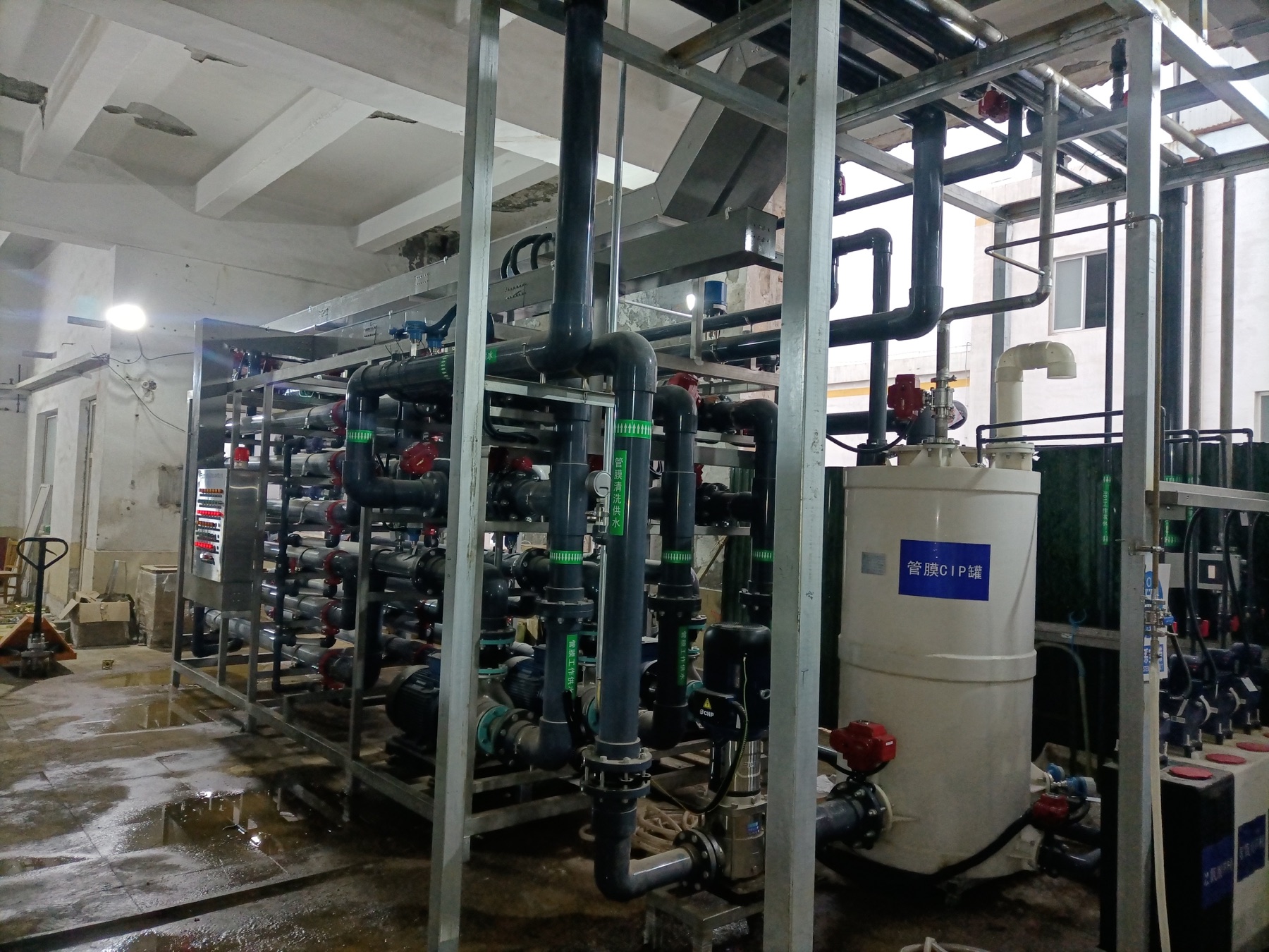 Installed tubular membrane system for heavy metals removal