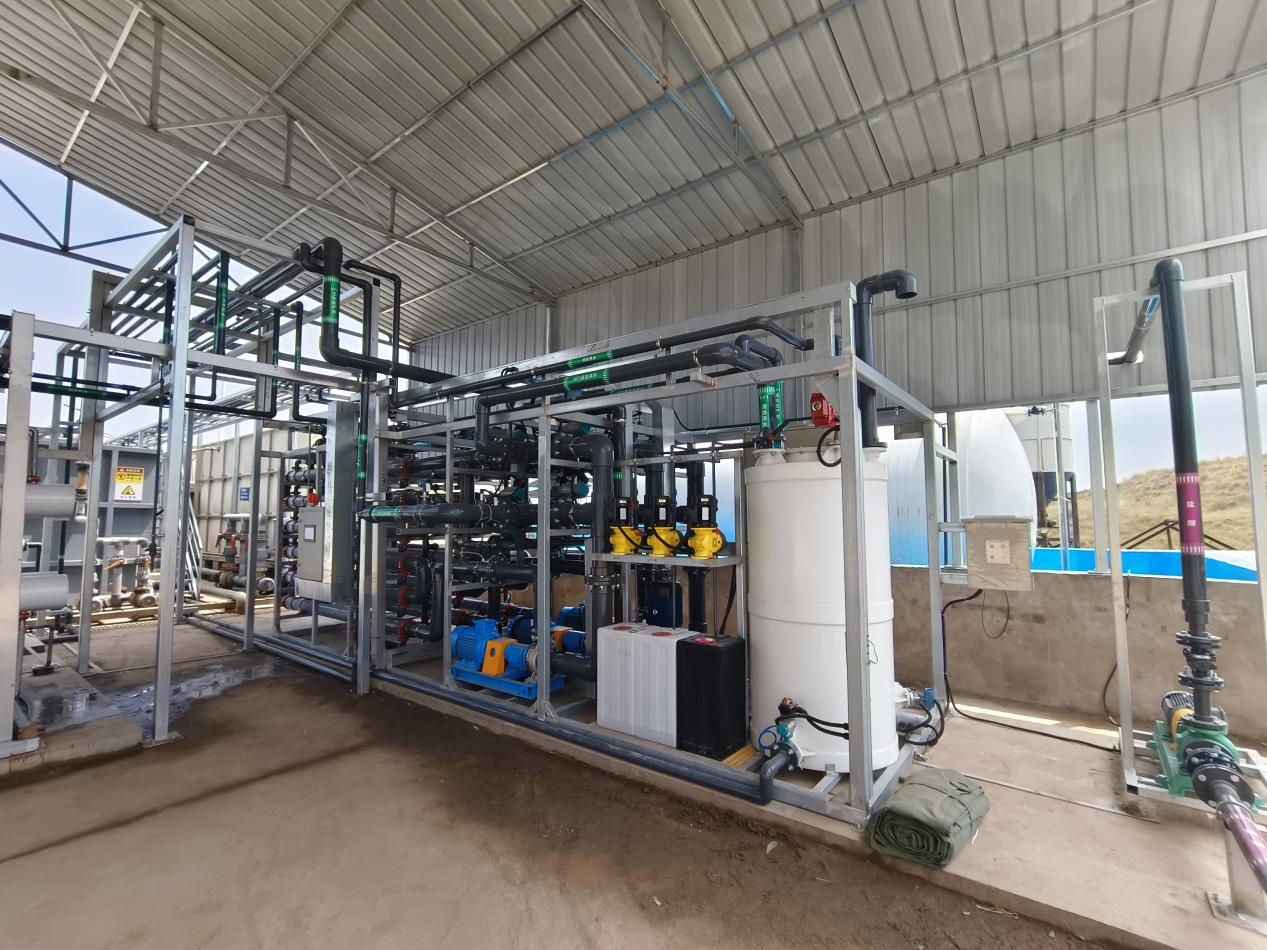 Installed tubular membrane system for oily wastewater